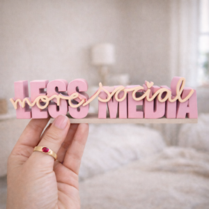 Less Media | Schriftzug 3D | Statement